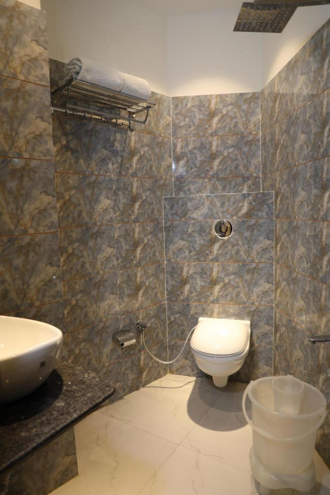 Hotel Avi Inn By JR GROUP OF Hotels 50 Meter from Golden Temple Amritsar Eksteriør bilde